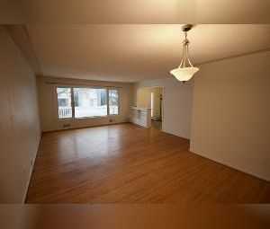 Forest Heights 3 Bed 1 Bath Upper Suite Edmonton - Photo 1