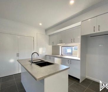 Pakenham - Photo 2