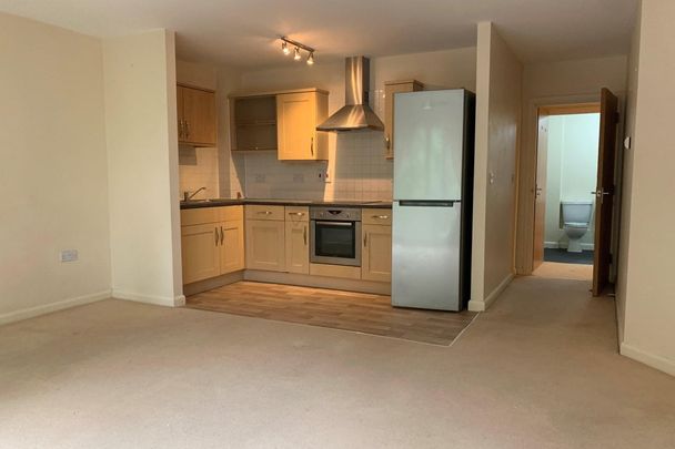 The Avenue, WATFORD - Photo 1