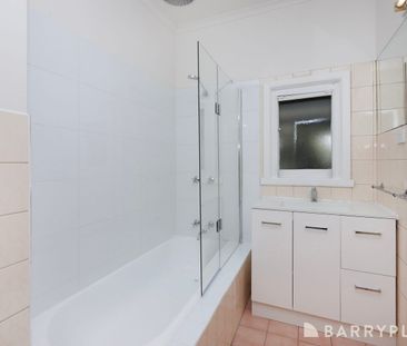 Charming Home in a Prime Yarraville Pocket - Photo 2