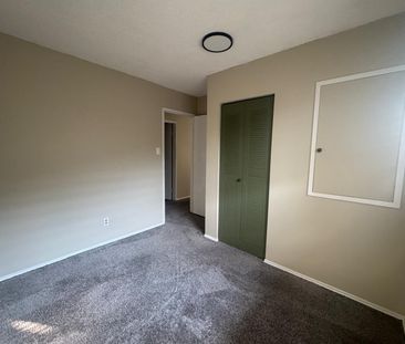 Newley Renovated Duplex Close to Bower Mall!! - Photo 4