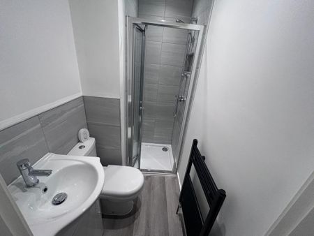 Spectacular 1 Bed Property in the heart of Wakefield - Photo 3