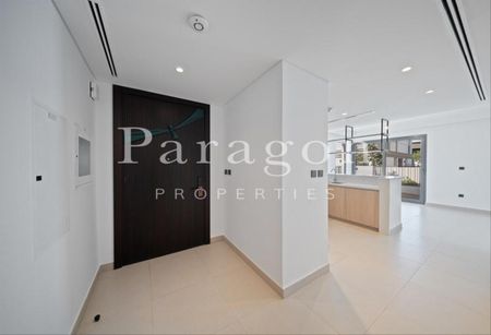 Close to RGS | Landscaped | 5 mins to Pool - Photo 2