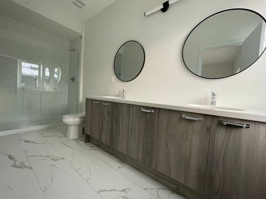 For Lease - 8 Mermot Lane, Richmond Hill, Ontario - Photo 1