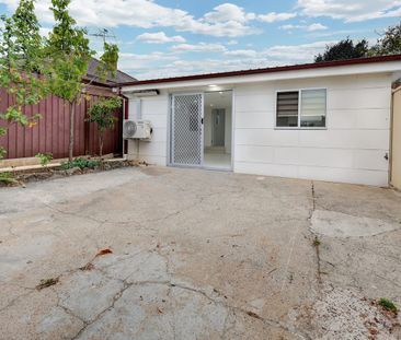 Modern Brick Granny Flat - Walk to Kingsgrove Station and Shops - Photo 2