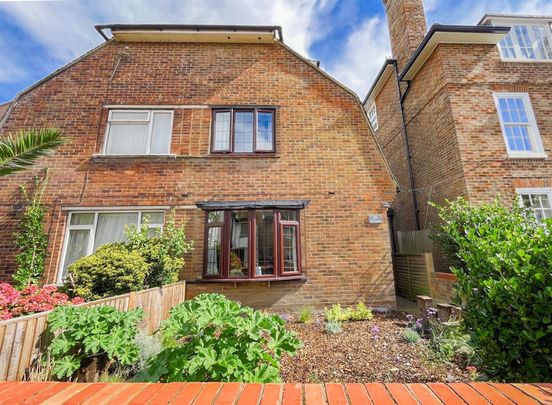 The Bourne, Hastings, TN34 3AY - Photo 1