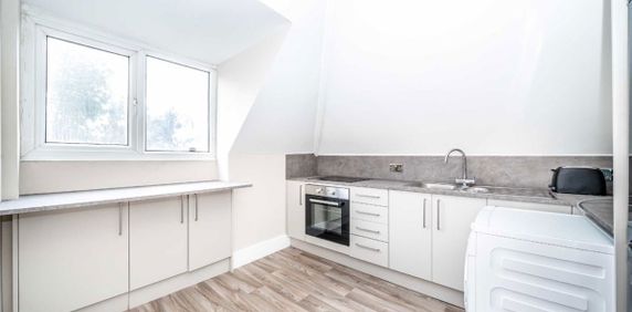 Bridge Road, KT8, London - Photo 2