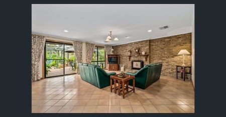 Stunning huge four bedroom home in the tranquility of Highbury - Photo 2