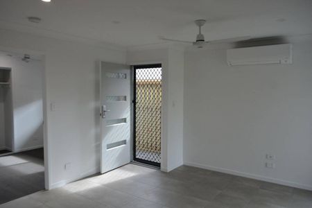 FULLY SECURE & PERFECT FOR A FAMILY. LESS THAN TWO YEARS OLD - Photo 5