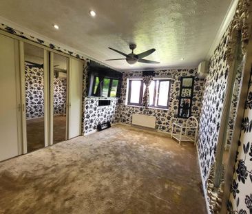 4 bedroom semi-detached house to rent - Photo 5