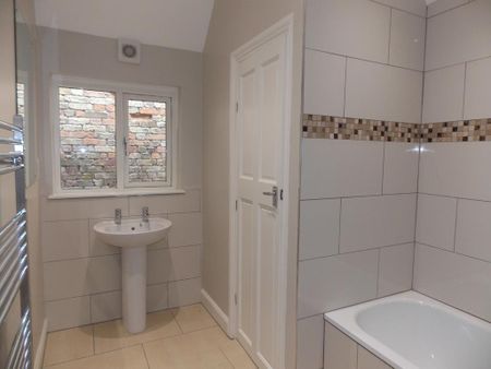 2 bedroom flat to rent - Photo 2