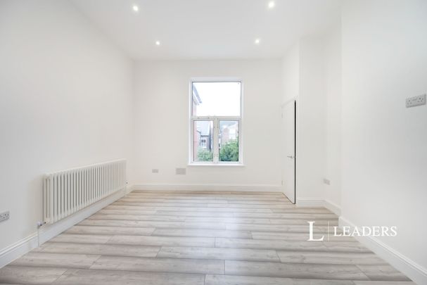 3 bedroom apartment to rent Yarborough Road, PO5 - Photo 1