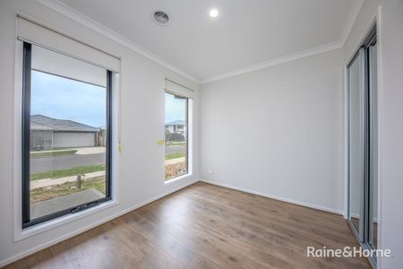 Well Presented Family Home! - Photo 4