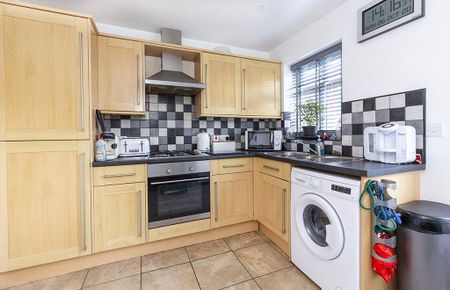 2 bedroom end of terrace house to rent - Photo 4