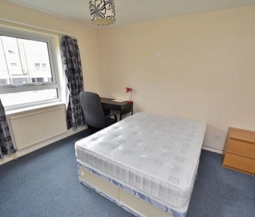 3 bedroom flat to rent - Photo 2