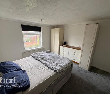 3 bedroom end of terrace house to rent - Photo 4