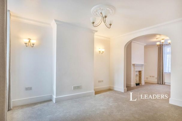 Maisonette to rent - Photo 1