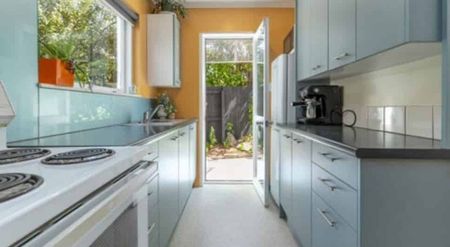 2BR+office Townhouse in Merivale. - Photo 2