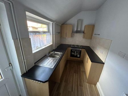 3 bedroom terraced house to rent - Photo 2