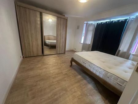 3 bedroom detached house to rent - Photo 4