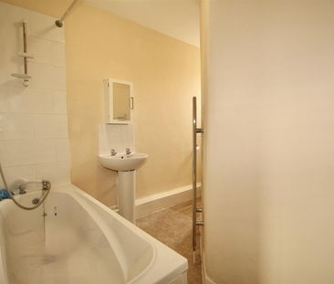 2 Bedroom Apartment - Above Shop To Let - Photo 3