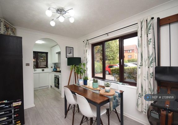 2 bedroom flat to rent - Photo 1