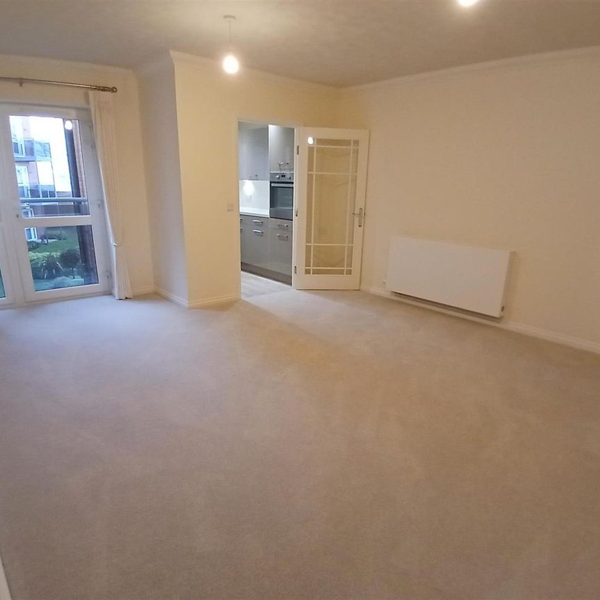 Spitfire Lodge, Portswood - Photo 1