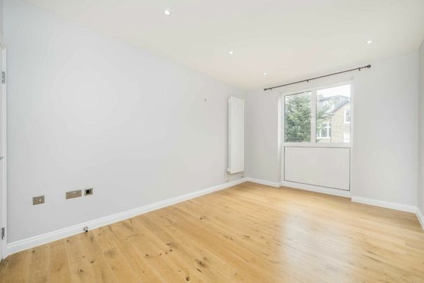 East Dulwich Grove, SE22, London - Photo 1