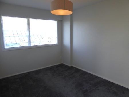 Modern two bedroom apartment in Merivale - Photo 3