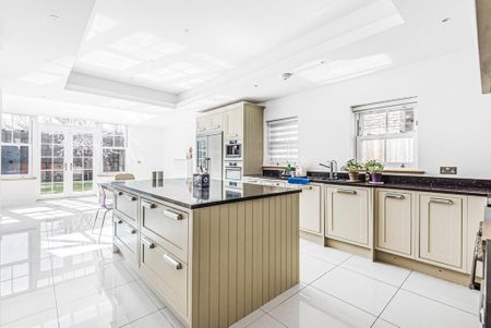 5 bedroom detached house to rent - Photo 4