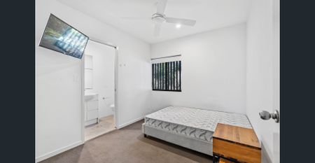 Stylish 3-Bedroom, 3-Bathroom Unit – Furnished or Unfurnished Option! - Photo 3