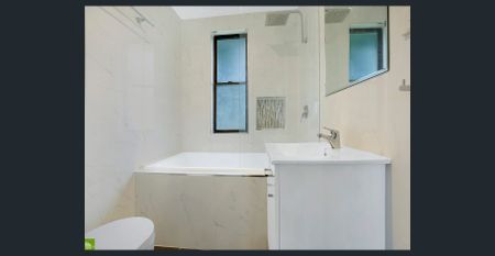 3 BEDROOM HOUSE LOCATED IN A QUIET CUL DE SAC STREET - Photo 5