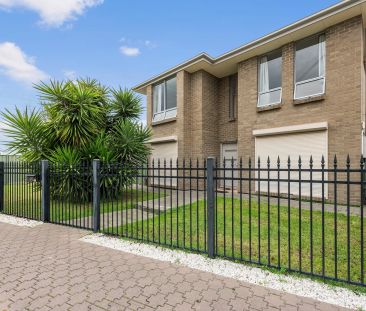 Charming Family Home in a Prime Location! - Photo 3