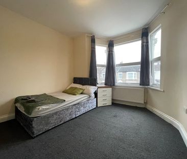 Room in a Shared House, London, IG3 - Photo 3