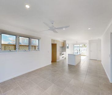 Modern Comfort Meets Low-Maintenance Ease - Photo 2