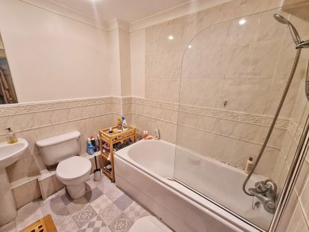 2 bedroom flat to rent - Photo 4