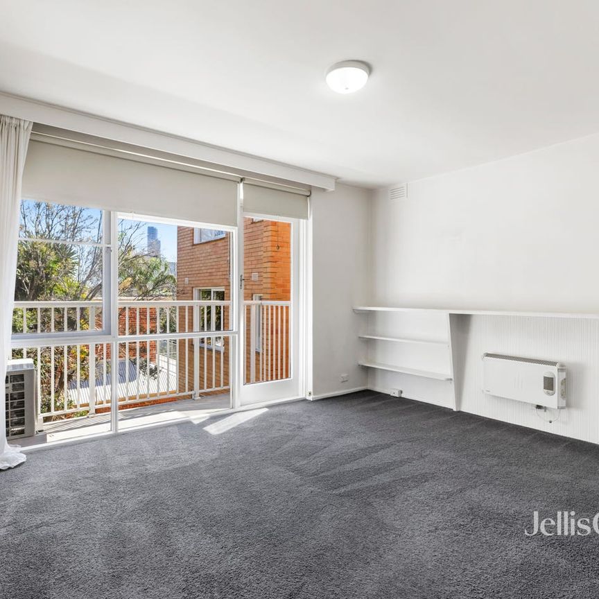 Light-Filled Toorak Apartment in Peaceful Cul-de-Sac - Photo 1