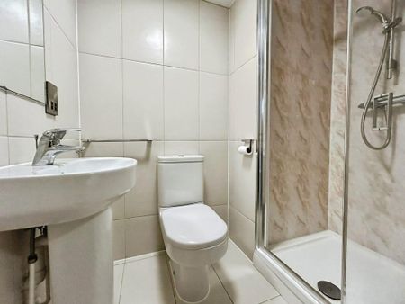 1 bedroom in a house share to rent - Photo 3