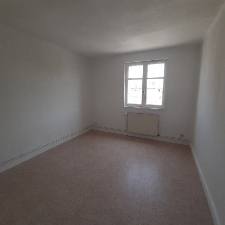 Location Appartement 3 pièces 76m² MONTROND LES BAINS 42210 - Photo 1