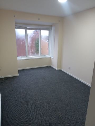 Thurspit Place Room 2 - Photo 2