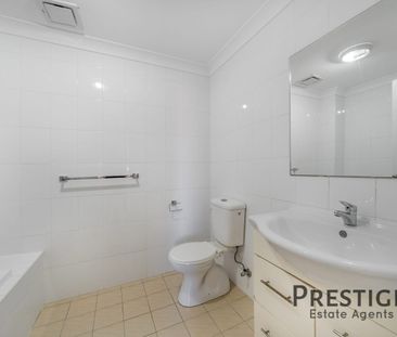 Entertainer's Delight - Spacious Ground Floor Apartment - Photo 6