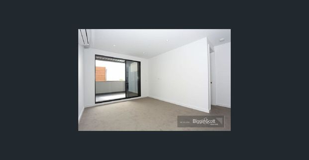 Modern Two-Bedroom Apartment Moments from Bridge Road - Photo 1