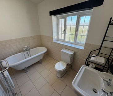 2 bedroom character property to rent - Photo 5