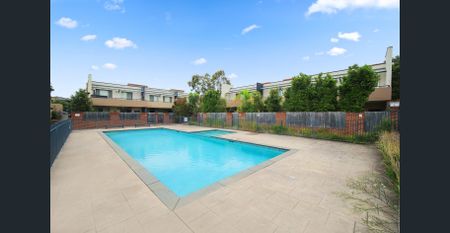 OVERSIZED THREE BEDROOM - SOUGHT AFTER LOCATION - Photo 5