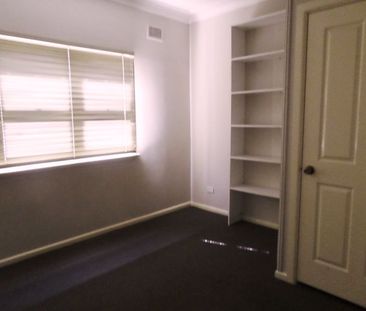 FANTASTIC THREE BEDROOM FAMILY HOME! - Photo 3