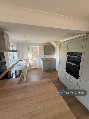 3 bedroom detached house to rent - Photo 5