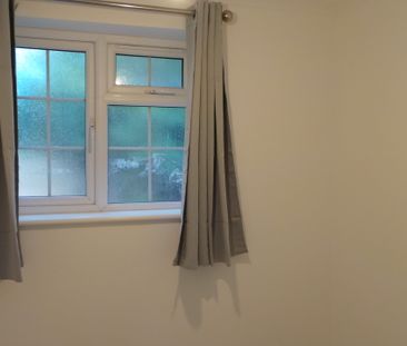 Lakeside Bungalow - Photo 4