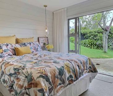 Charming Devonport Villa with Garden - Photo 2