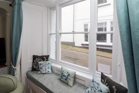 18684354, Captains Cottage, Bude Street, Appledore - Photo 2