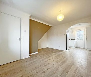 2 bedroom Town house to rent - Photo 2